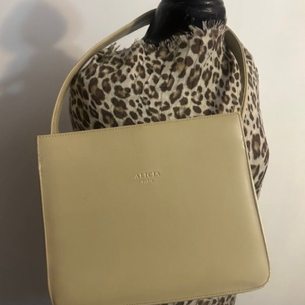 Alicia Paris Cream shoulder bag